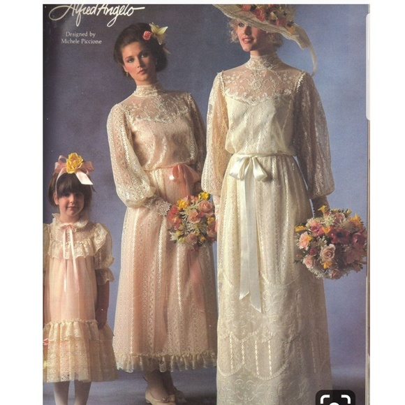 Vintage Victorian Bohemia Wedding Dress - Picture 7 of 7